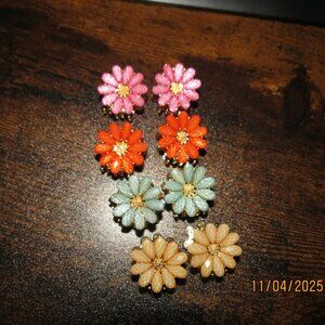 8 piece or set of 4 Resin Multi-Colored Flower Mini Clips